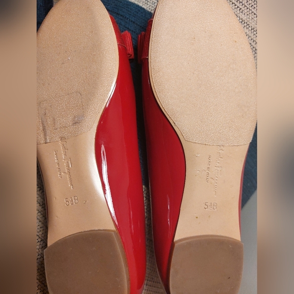 Ferragamo Varina Red Patent Leather Ballet Flats - 5.5B - New without Tags - Picture 8 of 10